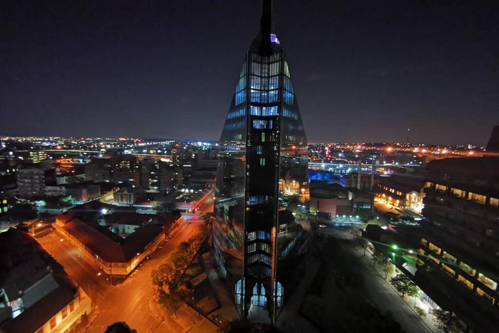 1507-Amazing Views & Unique Joburg Cbd Luxury Διαμέρισμα Γιοχάνεσμπουργκ Εξωτερικό φωτογραφία