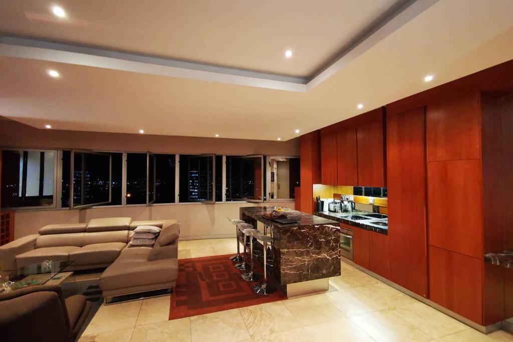 1507-Amazing Views & Unique Joburg Cbd Luxury Διαμέρισμα Γιοχάνεσμπουργκ Εξωτερικό φωτογραφία